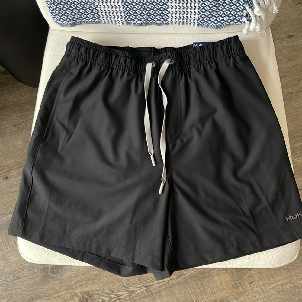 Huk Pursuit Volley Swimshorts, 5.5” Inseam